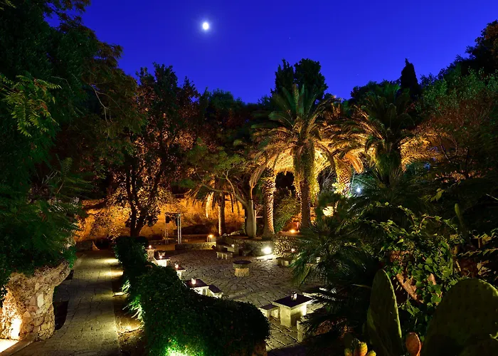 מלון Th - Marina Village