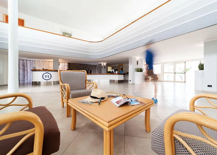 Th - Marina Village מלון